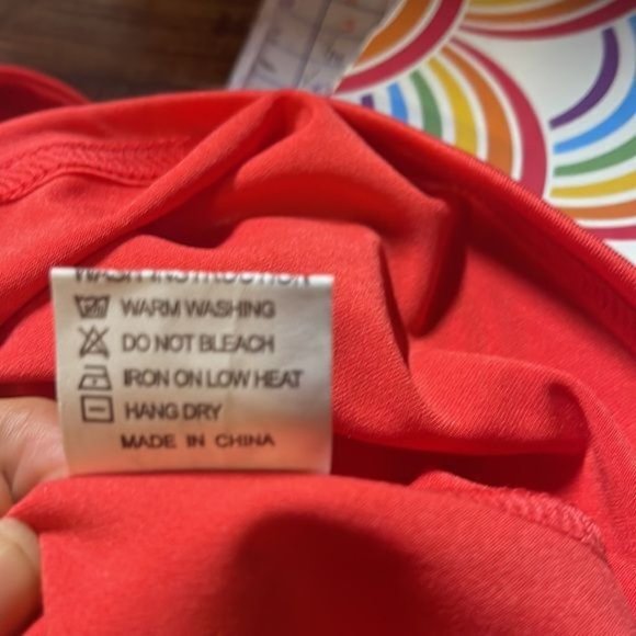 Women Cut-Out Crop Top Size M Magenta Asymmetric Shoulder Logo Maribella Stretch - Picture 9 of 9